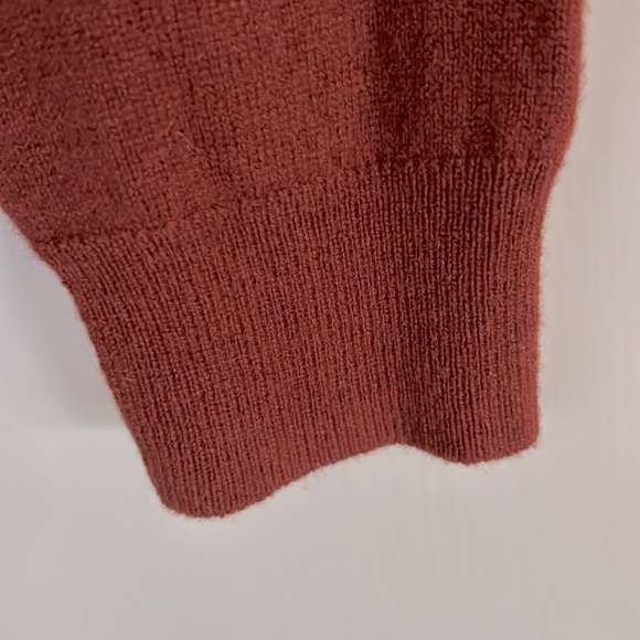 NWOT.  Nordstrom’s men’s 100% Cashmere sweater in maroon.  Neckline 1/4 zipper. - Picture 7 of 10